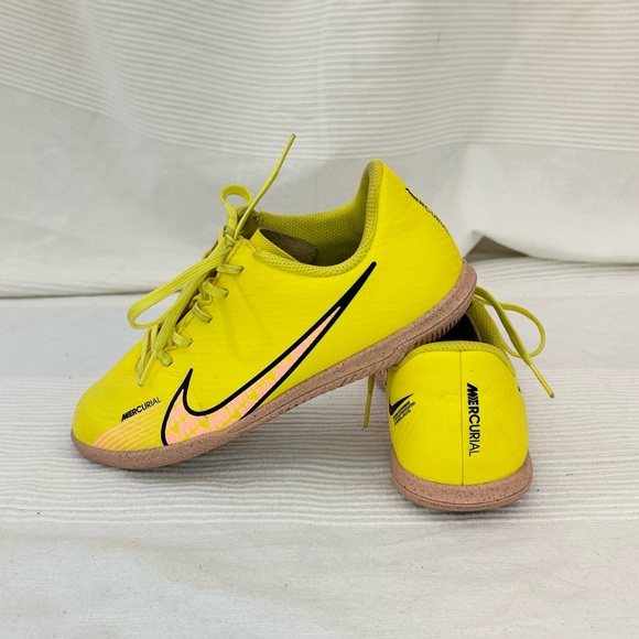 Nike Youth Mercurial Vapor 15 Club IC Soccer Shoes Yellow Strike - Picture 10 of 13